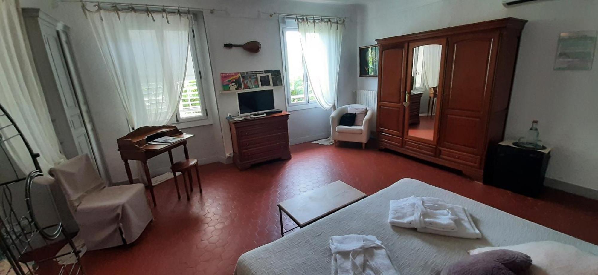 Bed And Breakfast La Grande Lauzade Le Luc Szoba fotó